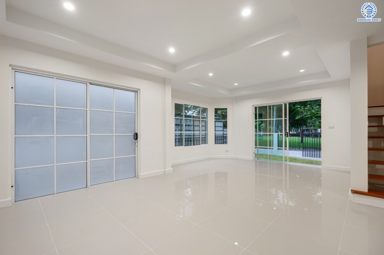 บ้านมือสองตกแต่งใหม่ ม.ชลลดา วัดลาดปลาดุก คุณภาพระดับ L&H บนเนื้อที่ 63.5 ตร.ว. ฟังก์ชัน 3 ห้องนอน 2 ห้องน้ำ 3 ที่จอดรถ บนทำเลศักยภาพ เพียง 15 นาทีถึง เซ็นทรัลเวสท์เกต ใกล้รถไฟฟ้าสายสีม่วง "สถานีคลองบางไผ่"